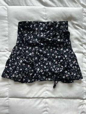 Streetwear Floral Wrap Mini Skirt Black with Flowers Women’s Medium